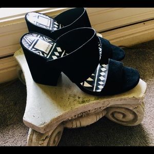 Dolce Vita Elize Black Suede Sandals-size 8